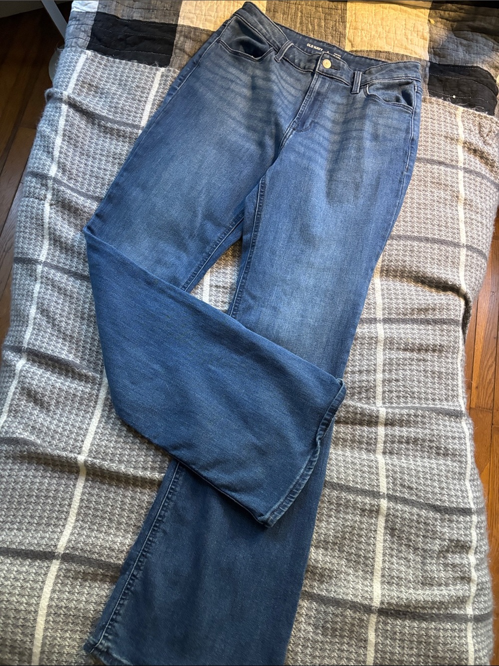 Old Navy High Rise Flare Jeans in Blue Denim, size 6